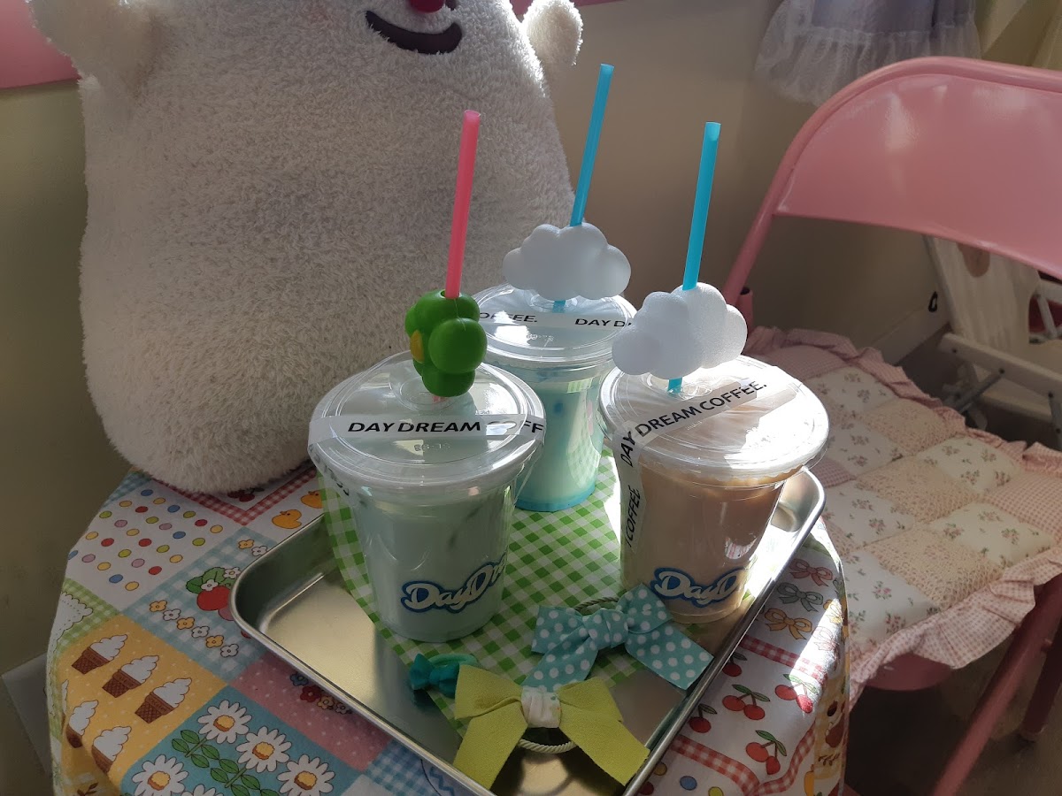 Day Dream Coffee & Boba Tea House-5